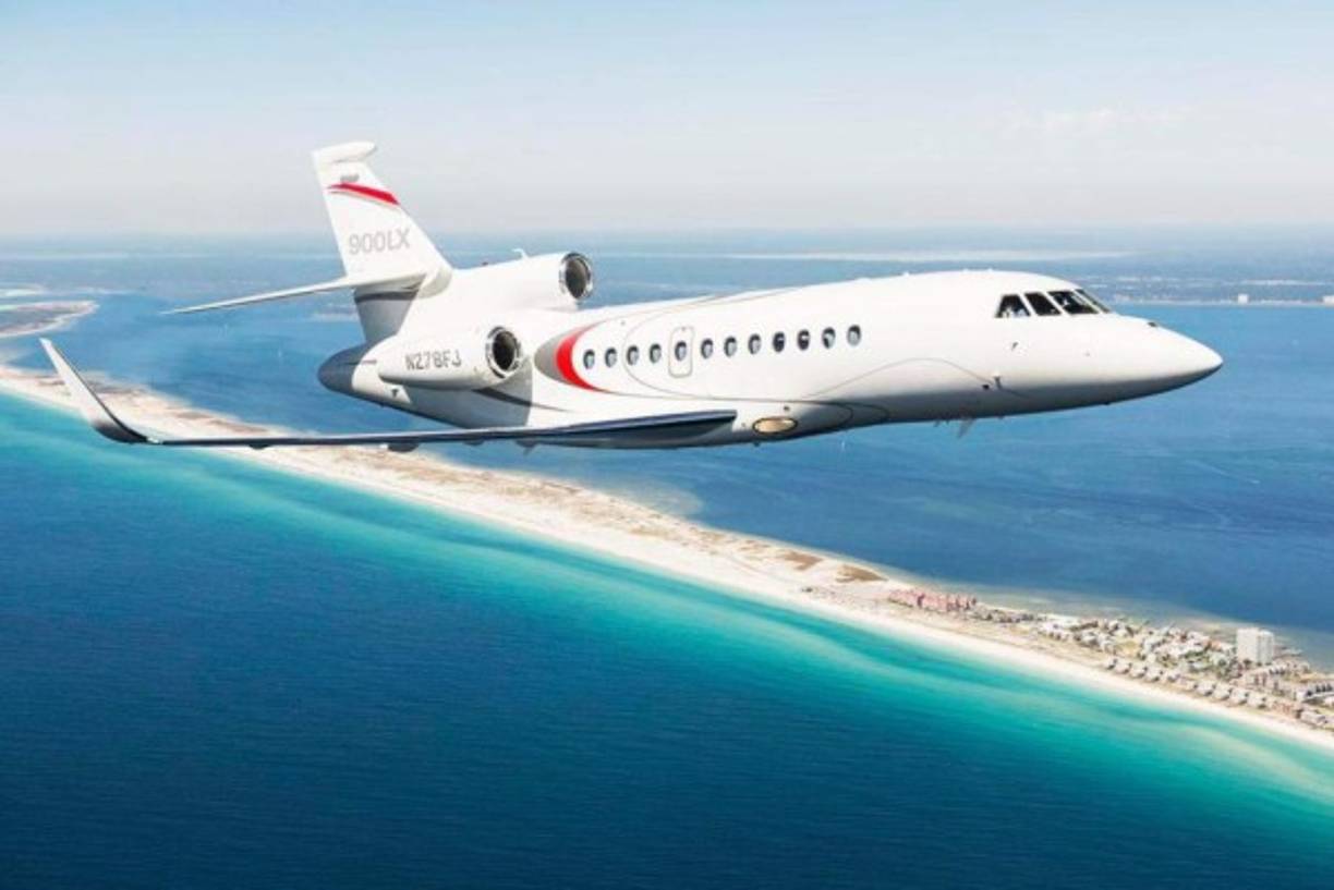 5. Wayne Rooney tiene un avión privado Dassault Falcon 900LX valorado en 15,8 millones de euros.