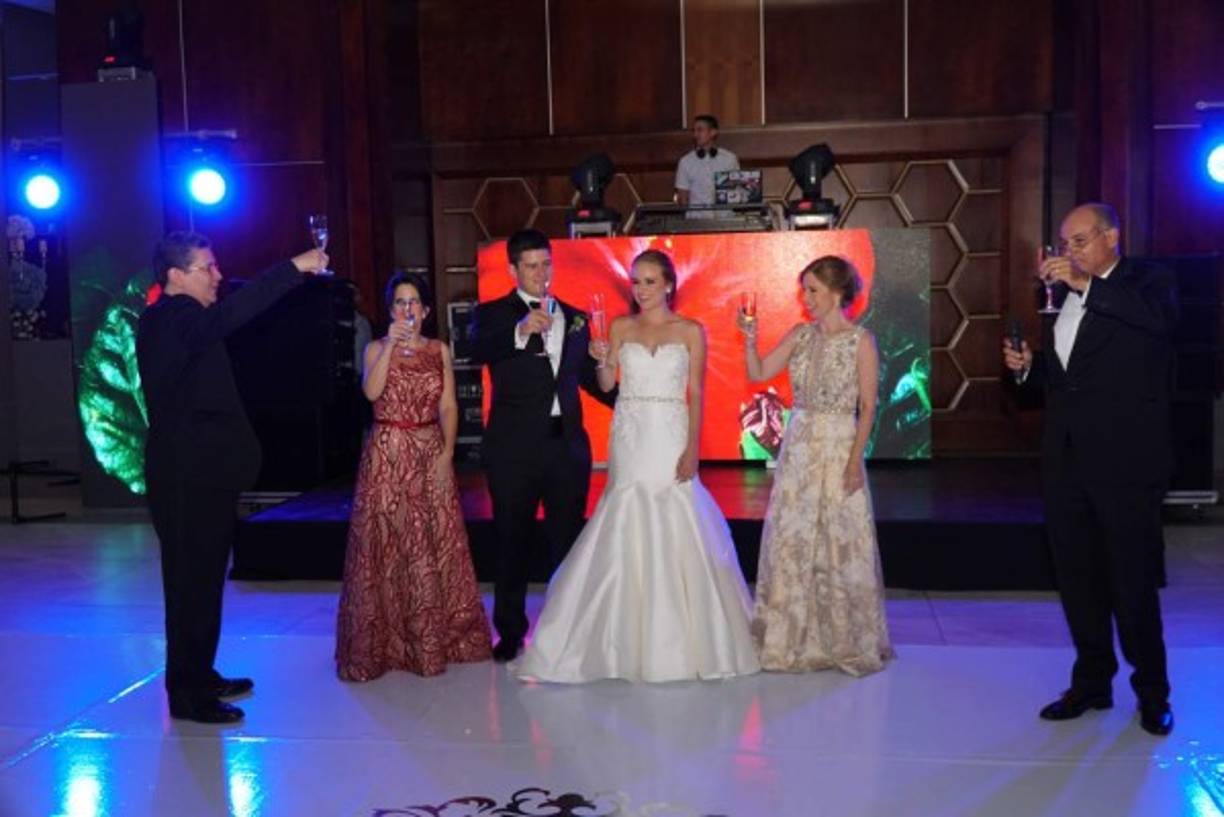 El esperado brindis.