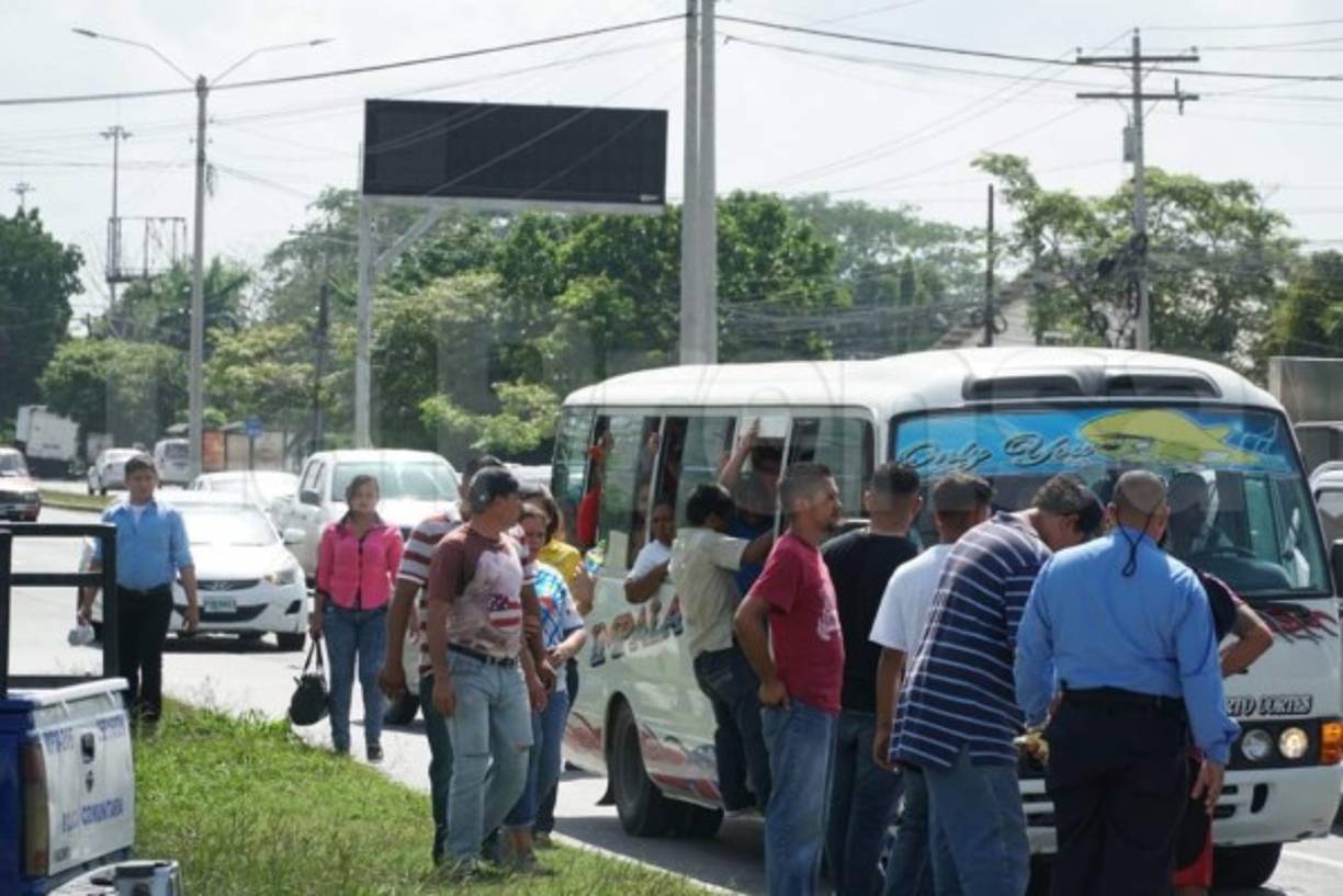 Muchas personas no encontraron transporte en las calles.