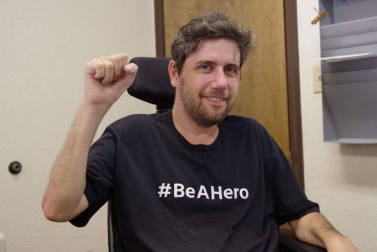 Ady Barkan<br/><br/>Es descrito como el activista más poderoso de Estados Unidos. En 2016 le diagnosticaron esclerosis lateral amiotrófica, y a partir de entonces decidió dedicar su vida a luchar por Mediacare para todos, programa de salud de Estados Unidos. <br/><br/>Un video en el que mantuvo una conversación con el senador Jeff Flake acerca del sistema de salud norteamericano se hizo viral y desde entonces los usuarios de internet se mantienen al tanto de sus actividades. <br/><br/>En Twitter tiene más de 110 mil seguidores.