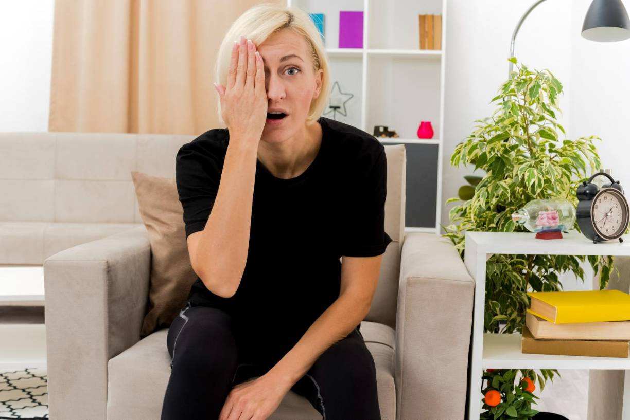 Otro síntoma común es la tendencia a la procrastinación crónica. Los adultos con TDAH suelen retrasar tareas hasta el último minuto, experimentando una lucha constante contra los plazos. Este comportamiento no solo afecta la productividad, sino que también puede generar sentimientos de culpa y frustración, perpetuando un ciclo de autocrítica y estrés.