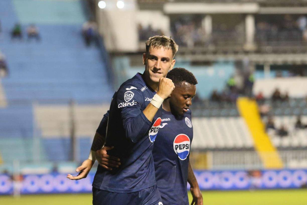 Rodrigo Auzmendi se encargó de abir la lata con un tanto de penal en el minuto 20’.