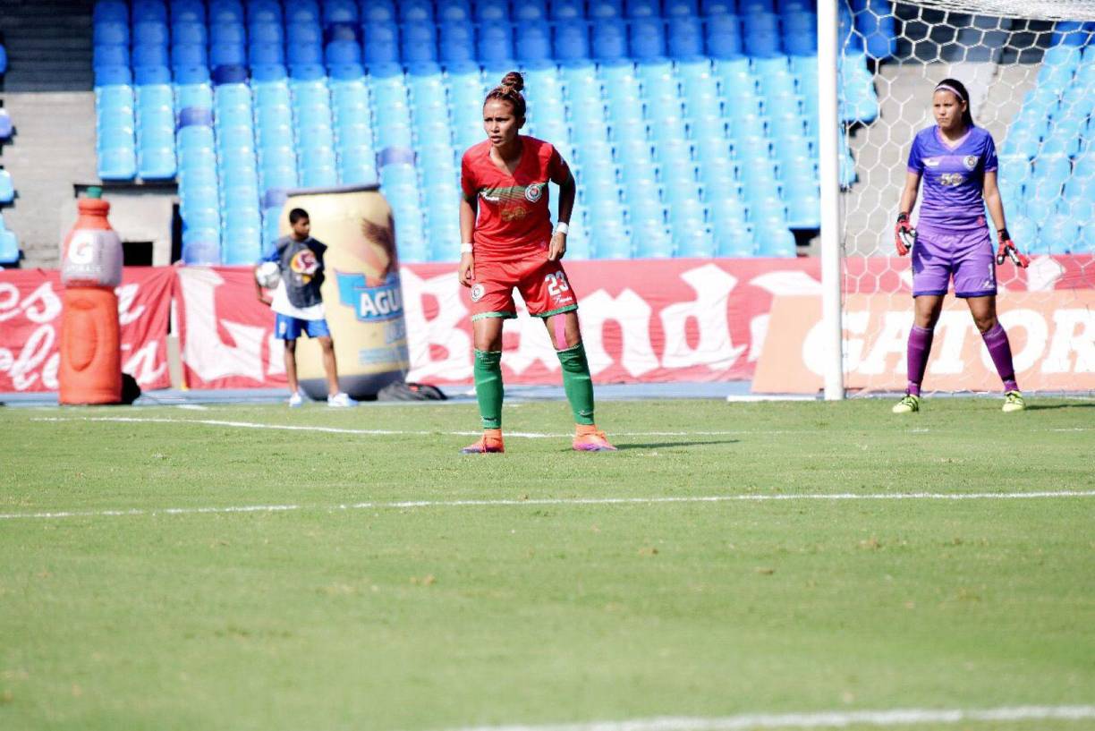 “Con mi mánager mandamos mis videos a diferentes equipos y surgió la oportunidad de venir a Europa, quería venir a algo diferente. De la misma manera que vengo diciendo desde pequeña a dar lo mejor de mí y ver qué cosas bonitas van a surgir acá”, comentó la catracha.