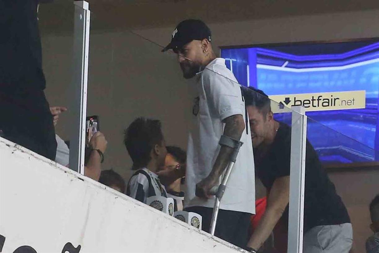 Actualmente, Neymar se encuentra en recuperación de una lesión que alejó por el resto de la temporada con el PSG. 