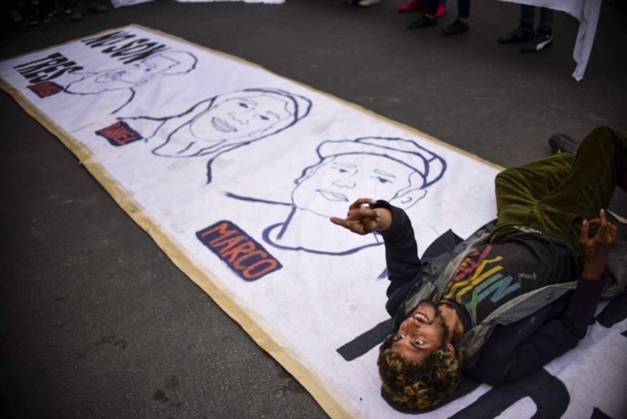 Los cineastas mexicanos galardonados con el Óscar, Guillermo del Toro -originario de Guadalajara-, Emmanuel Lubezki y Alfonso Cuarón condenaron el hecho y lamentaron la muerte de los jóvenes.