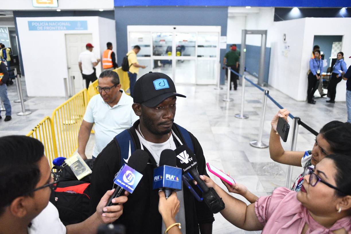 Llegan a San Pedro Sula después de naufragar cerca de las Bahamas