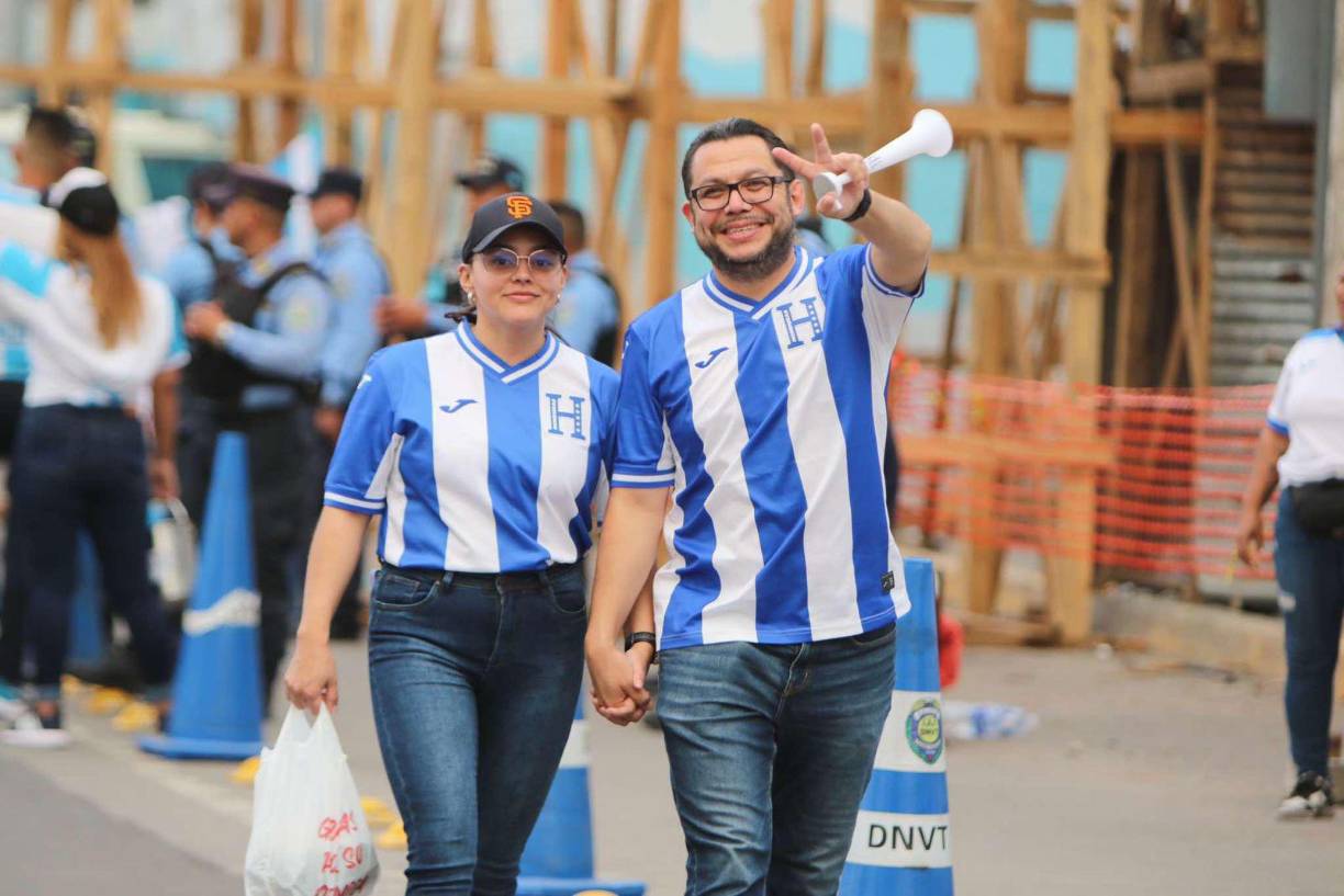 LA PRENSA captó los mejores momentos de la previa y aquí te mostramos las imágenes del ambientazo en el Estadio Nacional de Tegucigalpa.