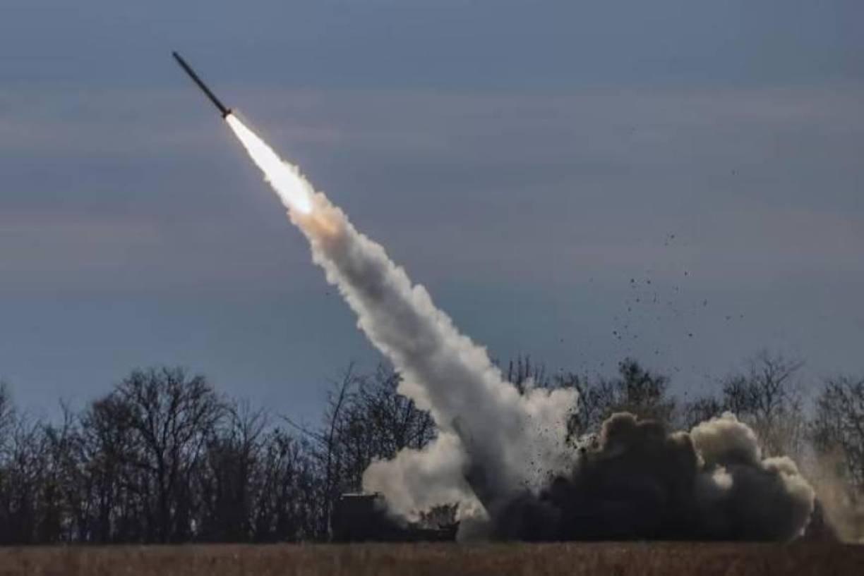 La prensa informó en principio de que el permiso únicamente incluía a la región fronteriza de Kursk, parcialmente ocupada por tropas ucranianas desde agosto y donde Moscú habría desplegado a miles de soldados norcoreanos.