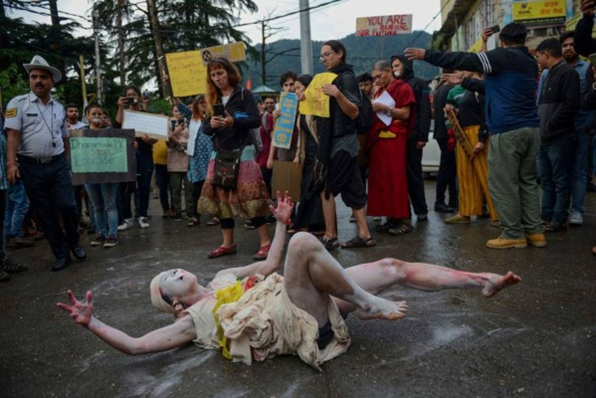 Representación de un drama ambiental en Himachal Pradesh, India.