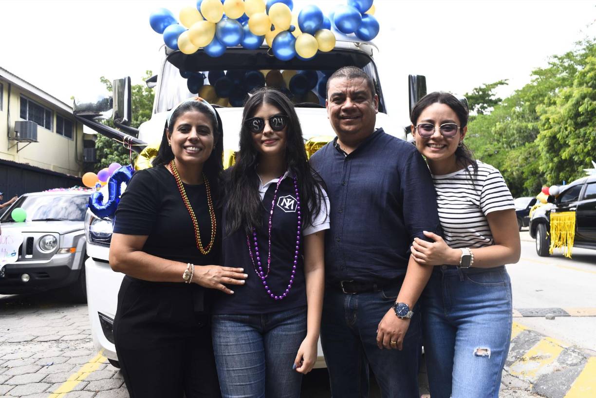 Kensy, Arianna, Juan Carlos y Gabriela Vallecillo