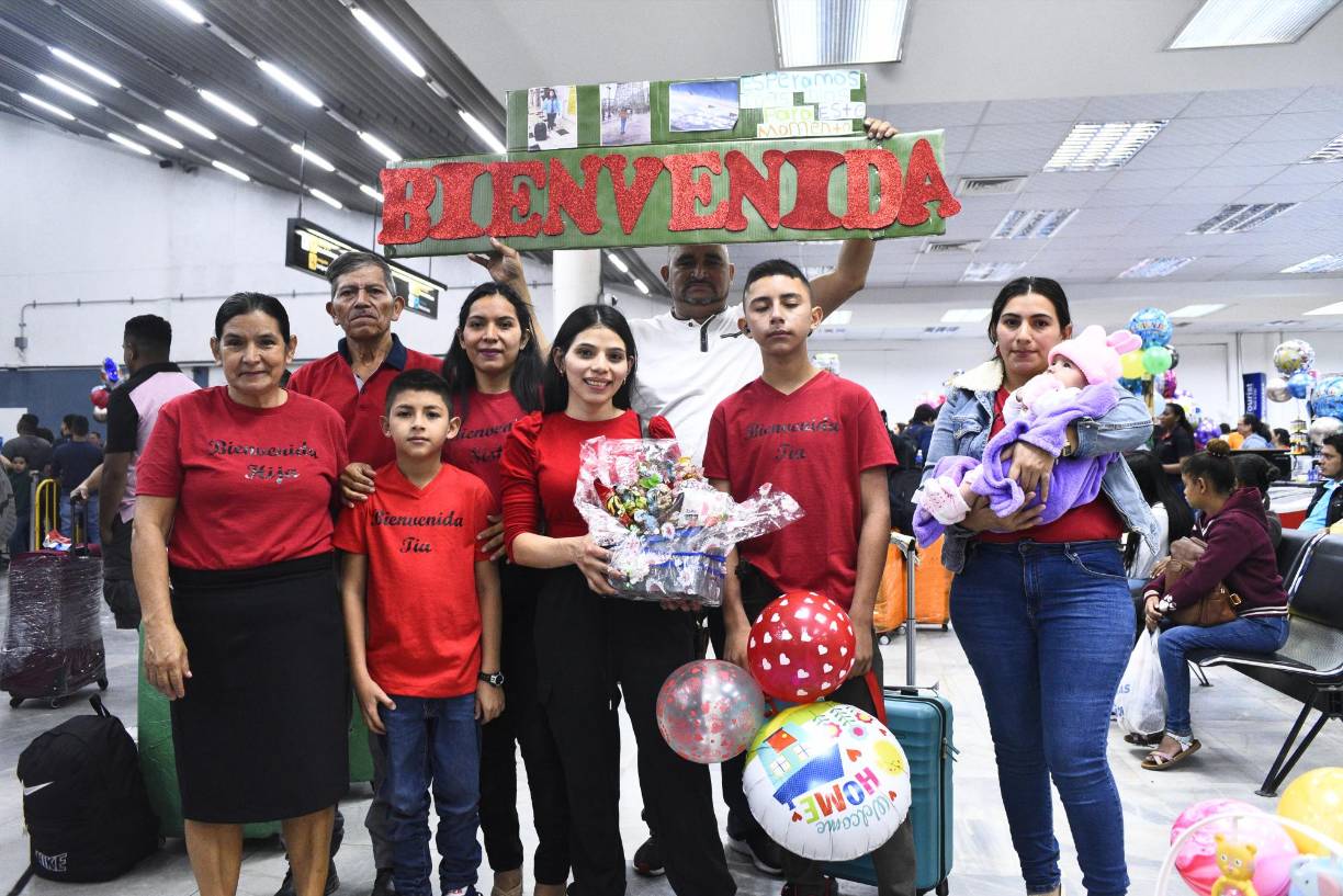 Por su parte, esta familia procedente de Colón recordó con nostalgia los 1,095 días (3 años) que estuvo sin ver a su hija Marilin.
