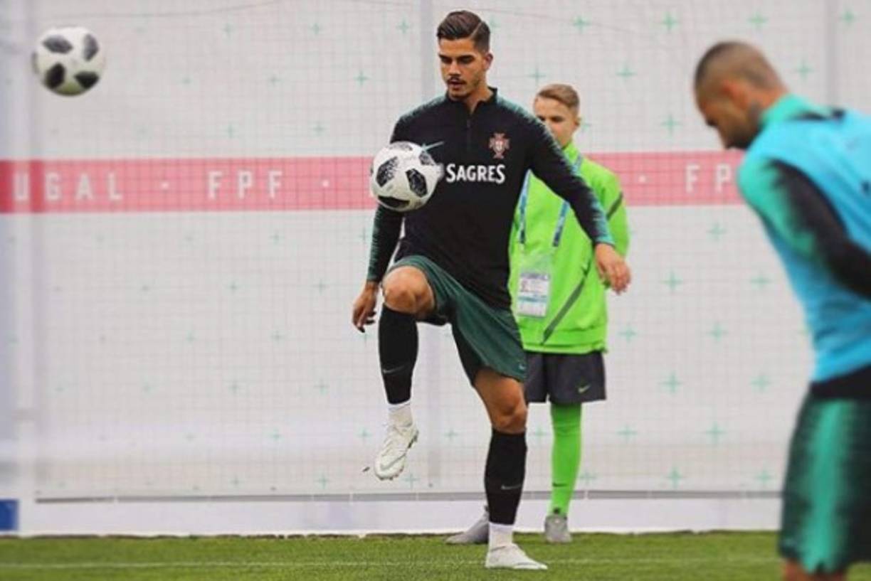 Según medios internacionales, André Silva llegó al Sevilla cedido con una opción de comprar de 38 millones de euros.