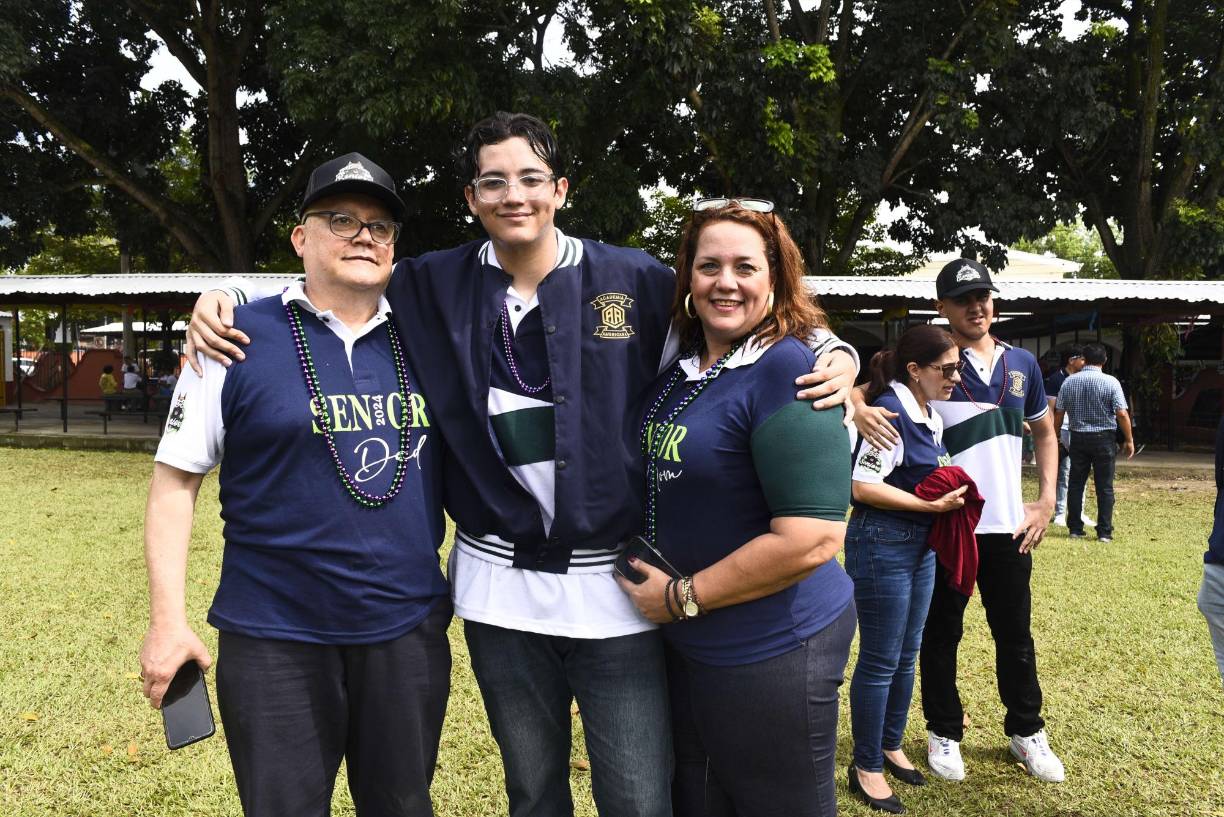 Carlos Muñoz Mazzoni, Carlos Miguel Muñoz Discua y Maridelia Discua. 