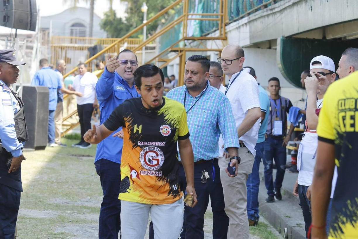 Y se pueed observar que no estaba nada contento con lo que estaba pasando.