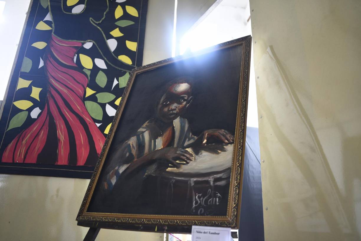 Fotos: Stanley Banegas expone sus pinturas en homenaje a los garífunas