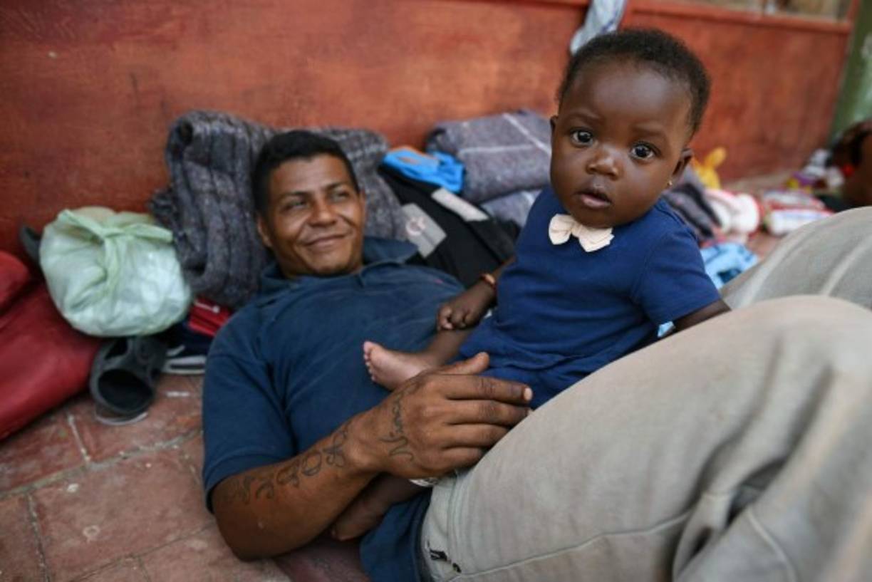 Los migrantes se dirigen ahora a la ciudad de Puebla, en el centro del país, donde los esperan abogados para asesorarlos sobre si son candidatos a recibir refugio en México o Estados Unidos. Después partirán a la capital del país.