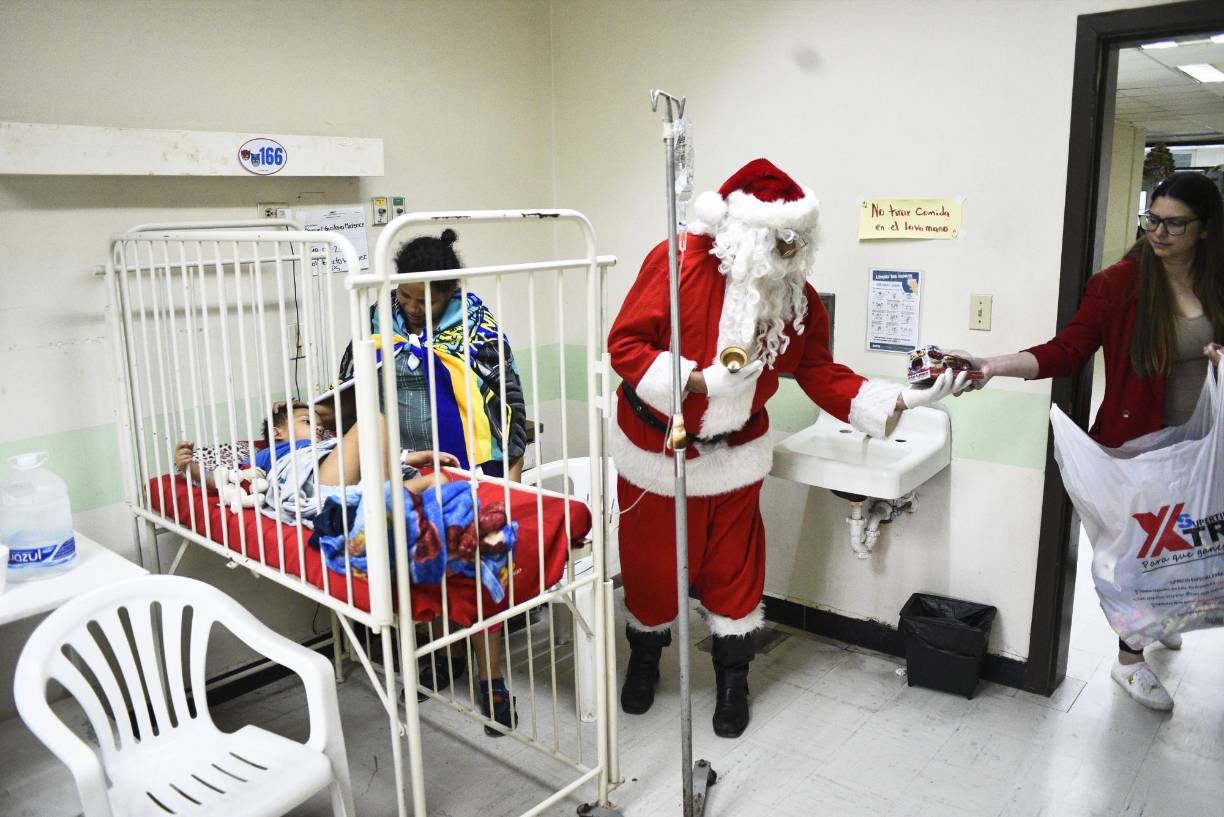 Luego, la madre del pequeño le contó que este le había escrito una carta a Santa Claus pidiéndole un balón del Club Deportivo Marathón.