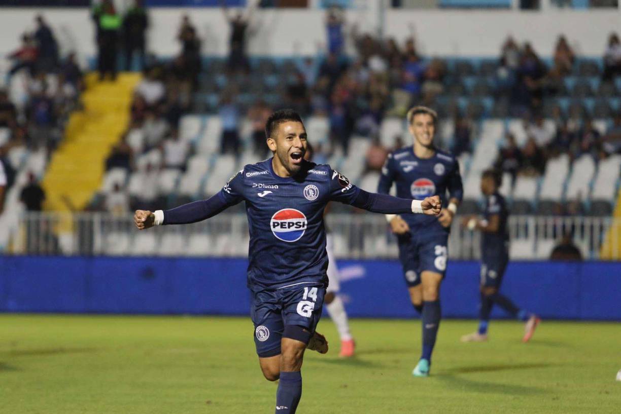 Carlos Argueta anotó el tercer tanto de los Azules para firmar un contundente triunfo.