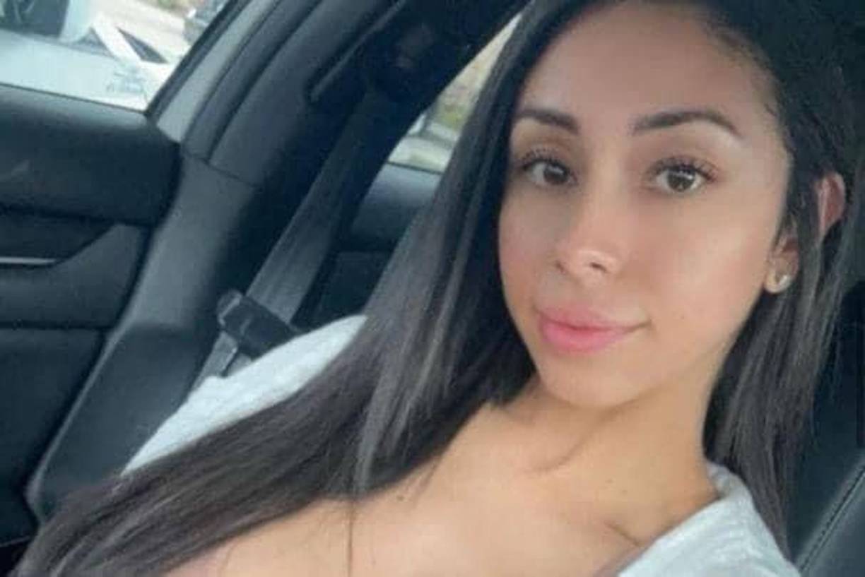 Según el Departamento de Policía de Santa Rosa, Jessica Ávila Muñoz, de 31 años, estaba conduciendo su auto cuando otro vehículo se pasó un semáforo en rojo y la impactó.