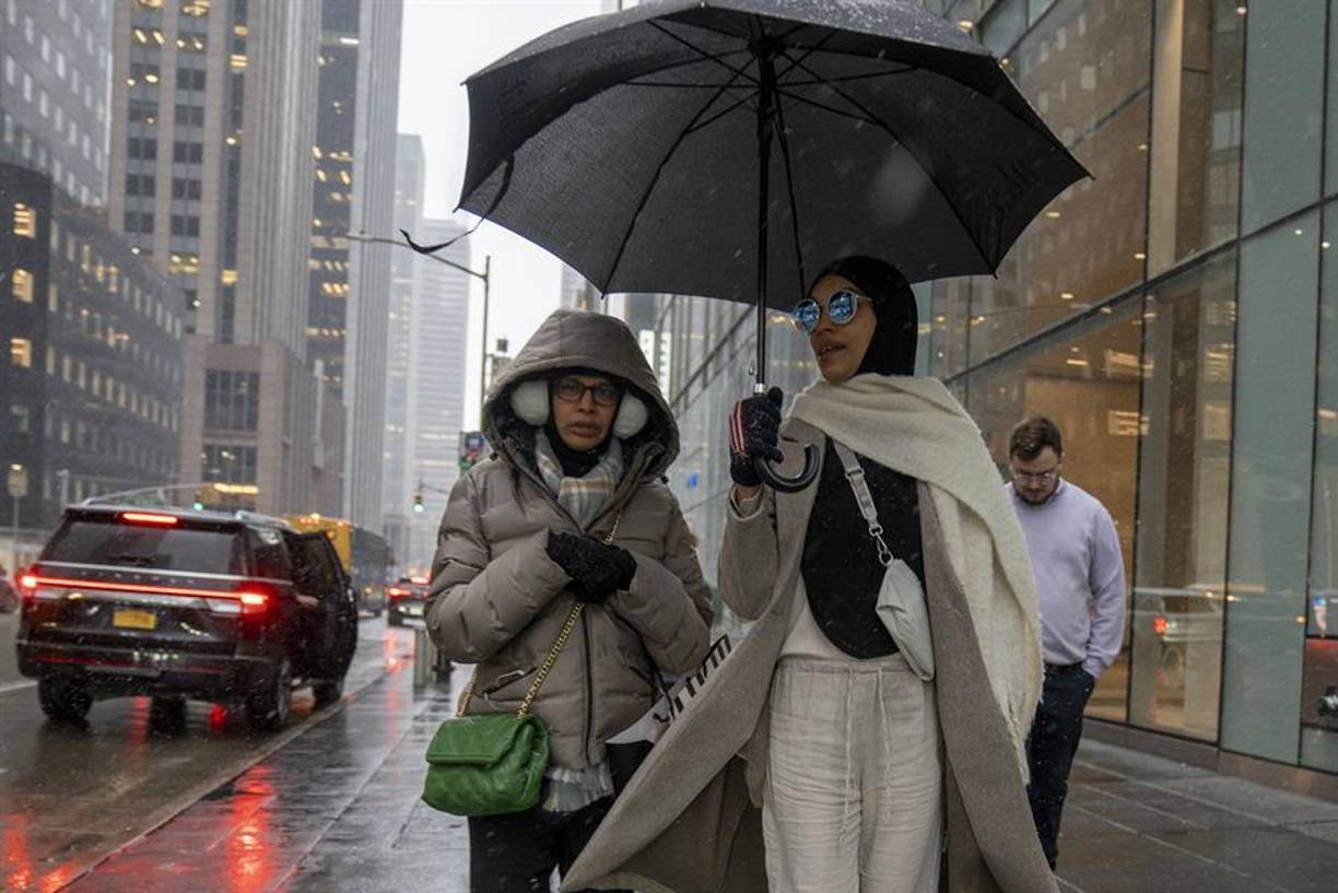 El presidente de Estados Unidos, Joe Biden, se encuentra “vigilando de cerca” la tormenta, explicó Jeremy Edwards, uno de los portavoces de la Casa Blanca.