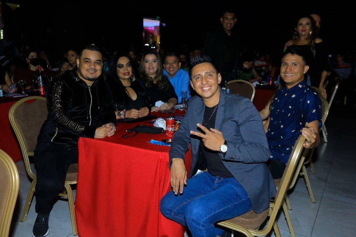 Staff y personalidades de la emisora Power FM. 