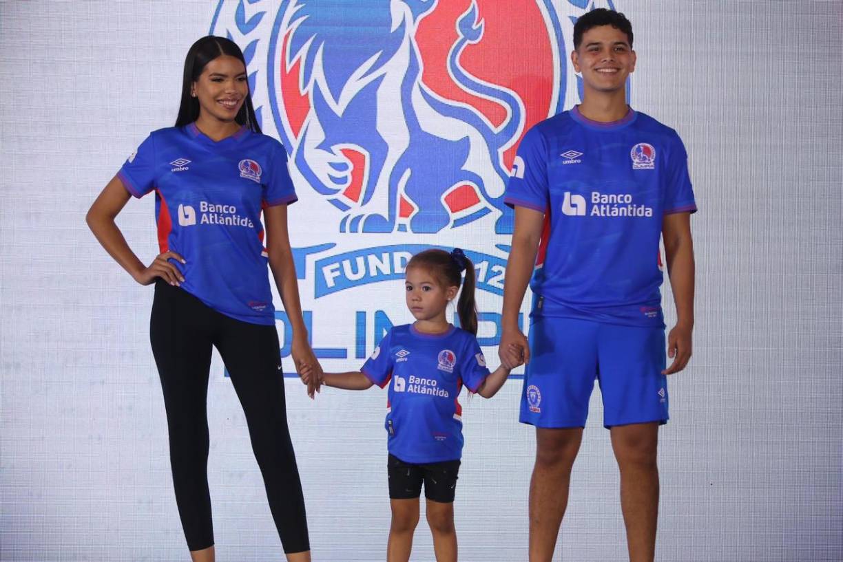 Finalmente, la tercera camiseta será de color azul, misma que se utilizó en el torneo Clausura 2008.