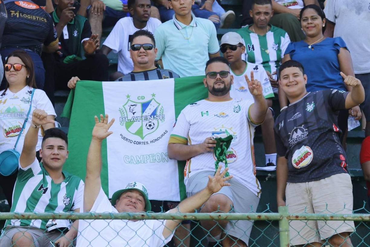 Estos chicos también se encontraban con toda la emoción en la previa de la final de la Liga de Ascenso.