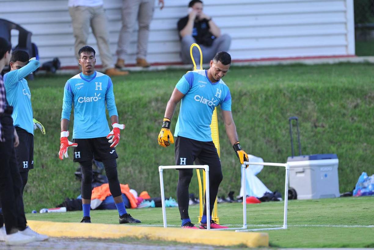 El portero Marlon Licona, del Victoria, se presentó a entrenar ya con la Selección de Honduras.