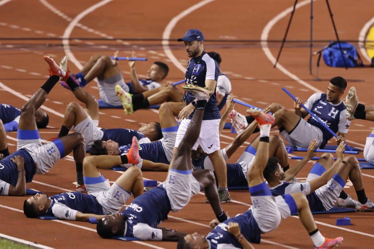 Los resultados de septiembre fueron para el olvido, y este día Honduras puede enderezar el camino. El entrenador Fabián Coito debe dejar atrás los inventos y los jugadores sacar la garra catracha.