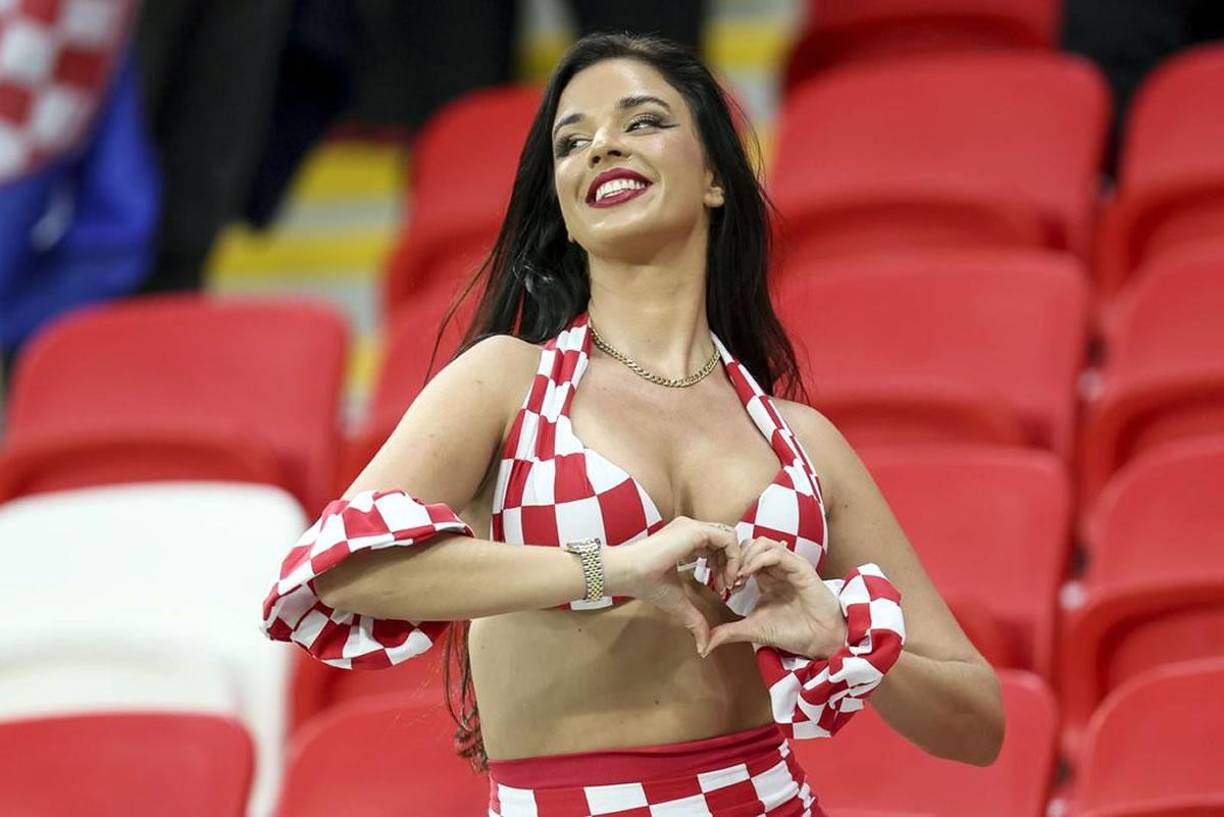 Se podría decir que Qatar ahora mismo se encuentra divida en dos mitades, la que apoya la libertad de esta modelo e influencer croata, y la que preferiría verla presa por considerar su comportamiento como obsceno, provocativo e indecente para una mujer.