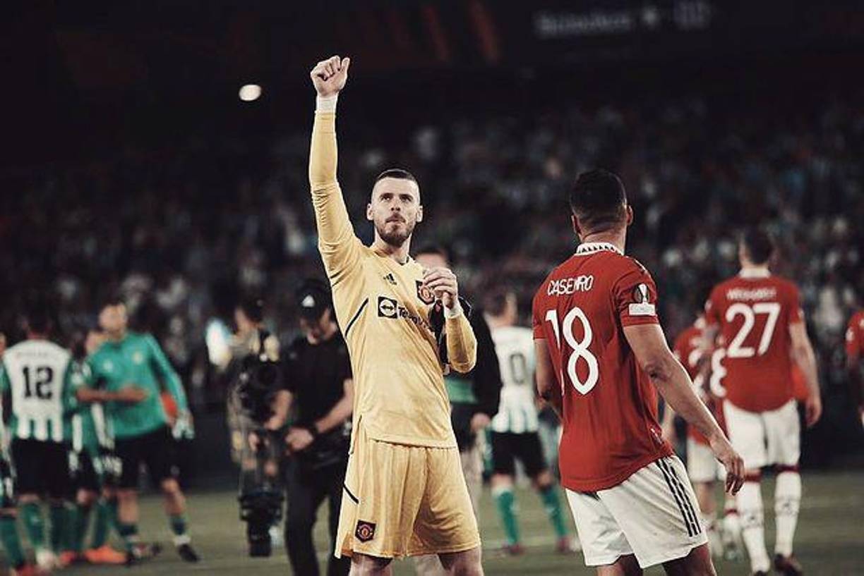 Según informó el ‘Telegraph’, David De Gea se queda en el Manchester United sin tener el puesto de titular garantizado para la próxima temporada y asumiendo una bajada de sueldo.