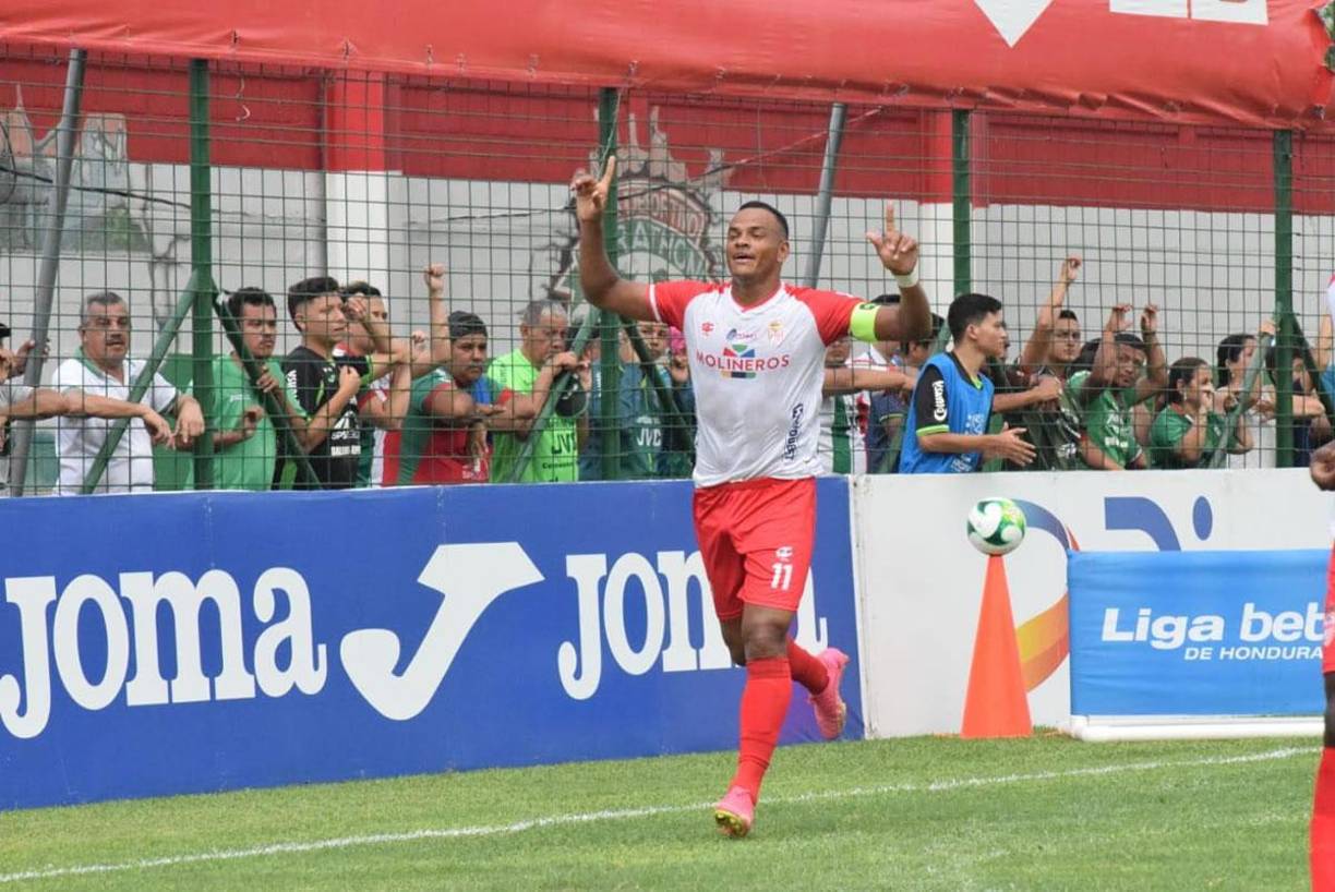 Rony Martínez - El delantero y capitán de la Real Sociedad de Tocoa renovó por un año más con los aceiteros.