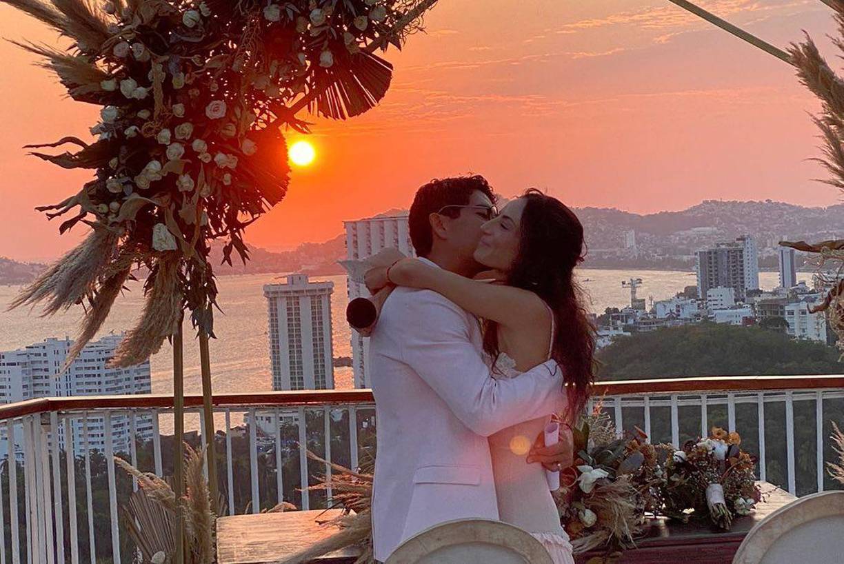 De acuerdo a las publicaciones en redes, al evento acudieron, además de Omar Chaparro, las actrices Rossana Nájera, Ceci Ponce, el youtuber Juanpa Zurita y la modelo argentina Macarena Achaga.