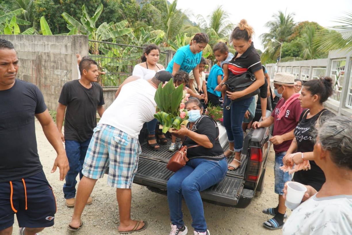 De acuerdo al informe policial, la infante murió y la pareja llevó en la motocicleta del padrastro su cadáver a la aldea Puente Alto, de Puerto Cortés, donde vive la familia de la mamá de la menor.