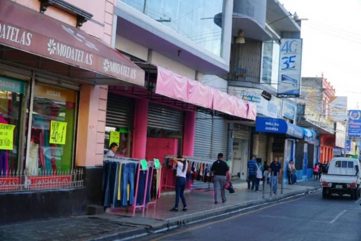 Los centros comerciales, mercados y tiendas locales experimentan un incremento significativo en las ventas de ropa, juguetes, electrodomésticos y decoraciones navideñas.