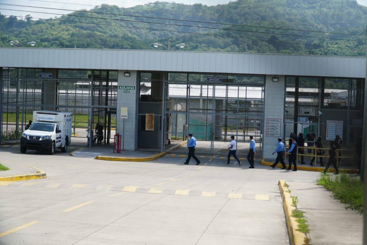 Los cuerpos estaban con ropa interior lo que indica que los sacaron del módulo cuando estaban durmiendo y los llevaron al pasillo donde los asesinaron.