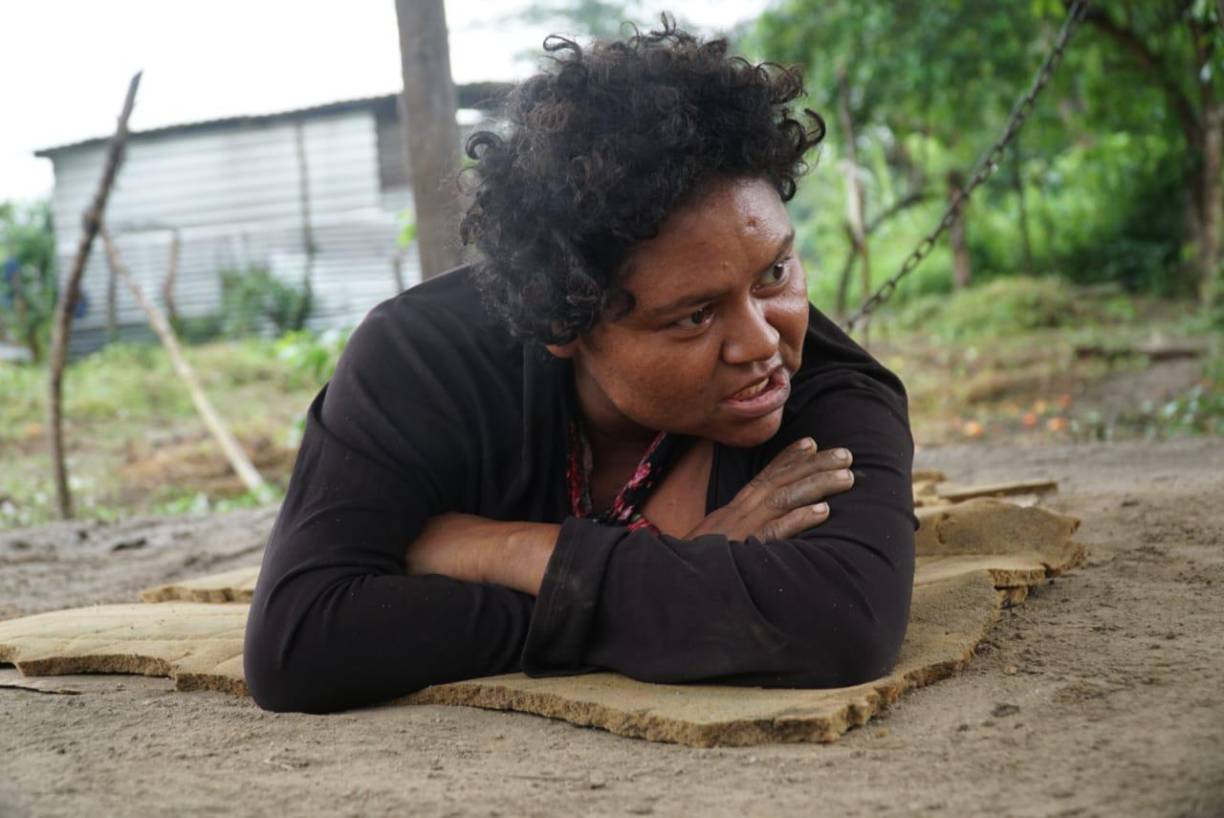 Doña María Elena supone que a su hija le “hicieron un mal” para causarle la demencia.