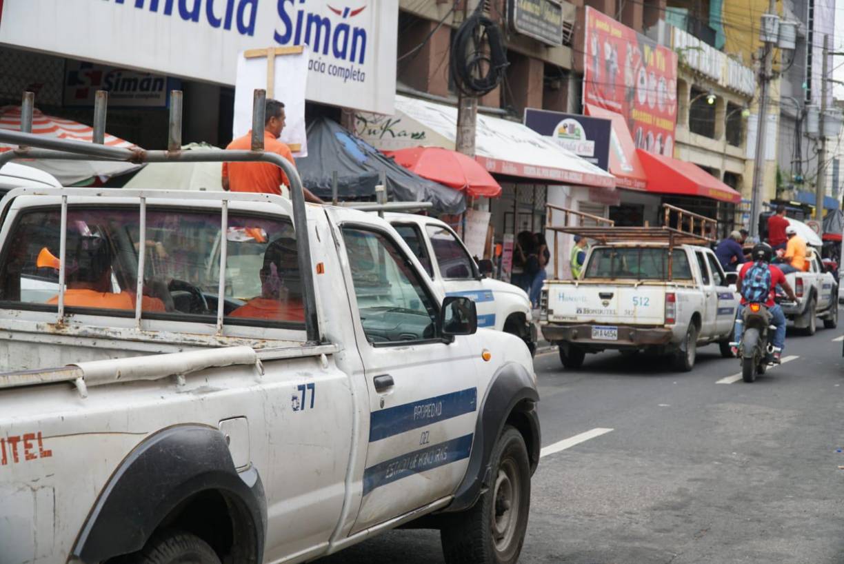 Otro mensaje que se puede leer es “Sr Orlin Montoya, nosotros también comemos, páguenos”.