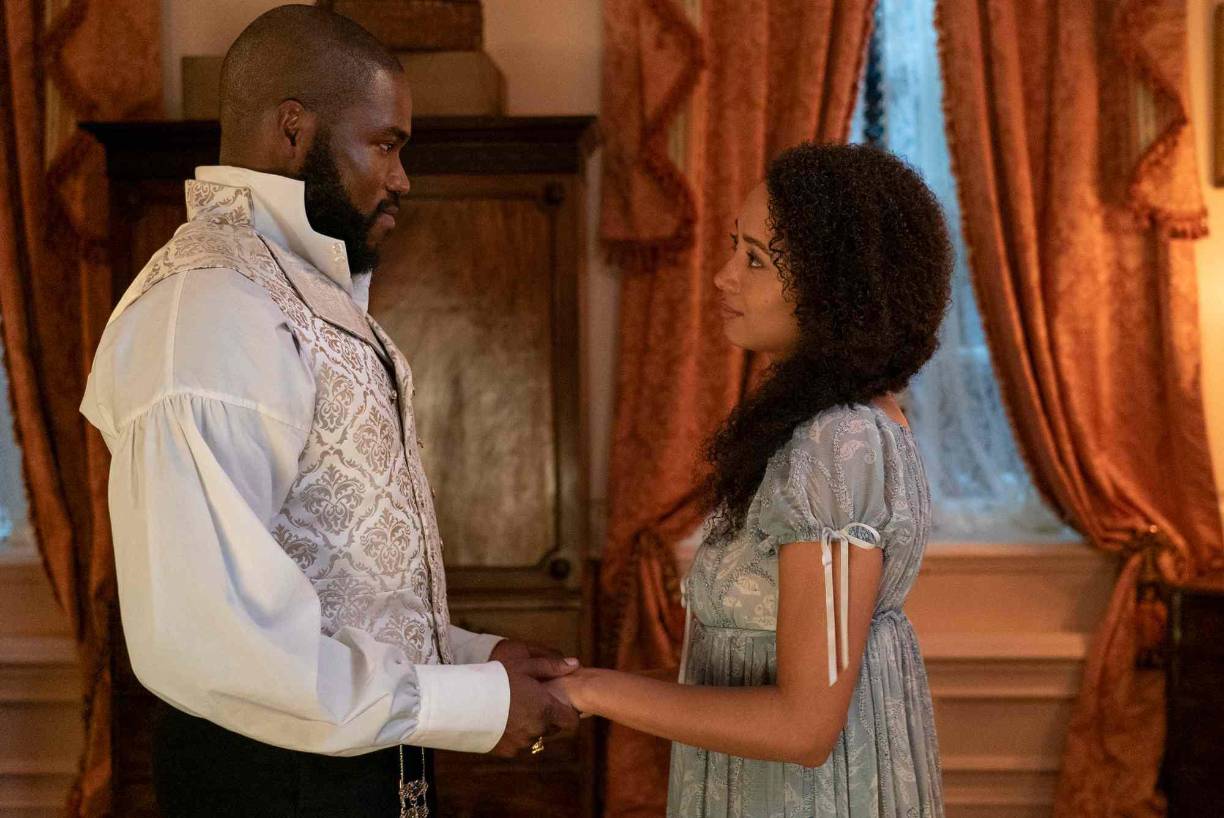 Y, aunque no son recién llegados a Mayfair, puedes esperar ver más de dos personajes ya queridos de Bridgerton. Emma Naomi (Alice Mondrich) y Hugh Sachs (Brimsley) serán parte del elenco principal de la temporada 4.