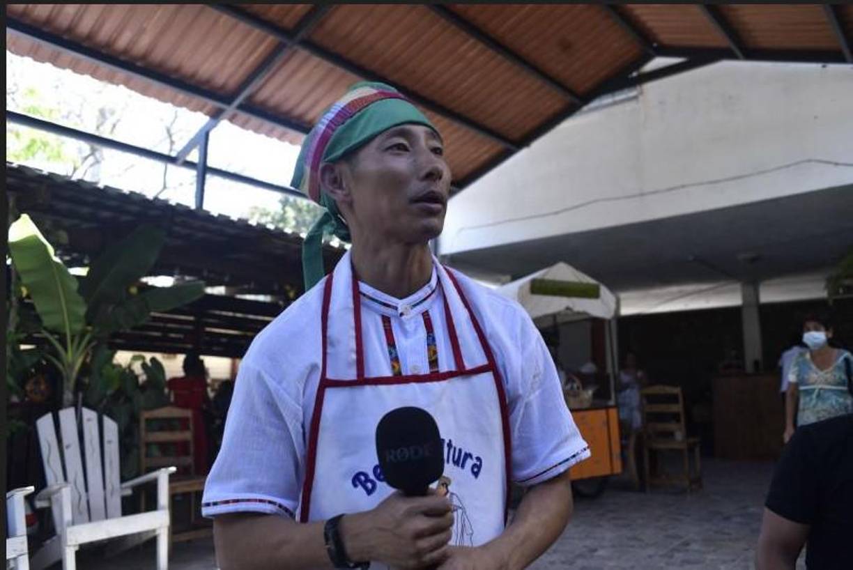 Shin aprovechó para hacer contenido para su canal de YouTube y también se sumó a las labores de cocina y se tomó fotos con sus fans