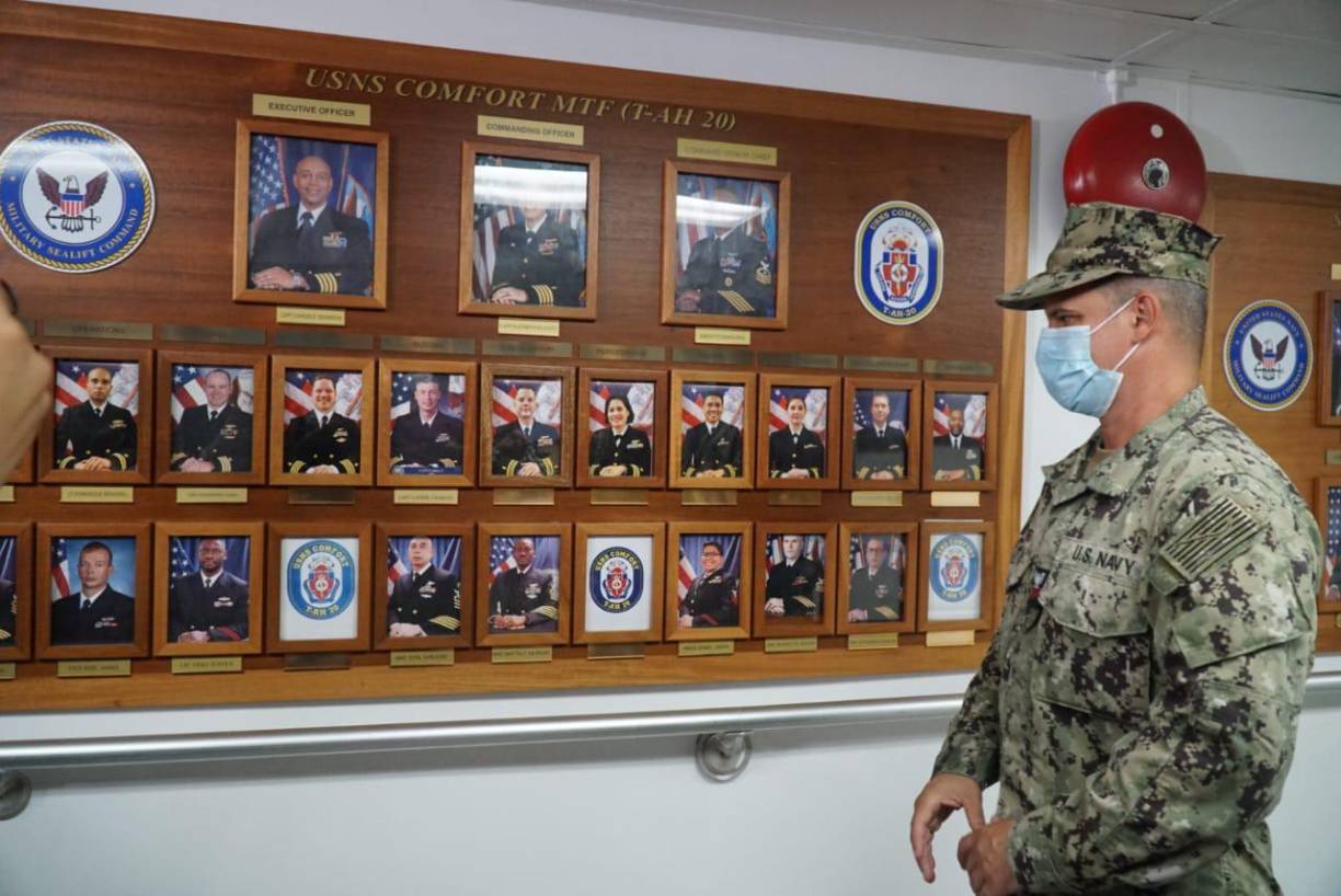 Las instalaciones médicas del buque cuentan con 900 médicos, enfermeras, técnicos médicos y otro personal militar estadounidense.