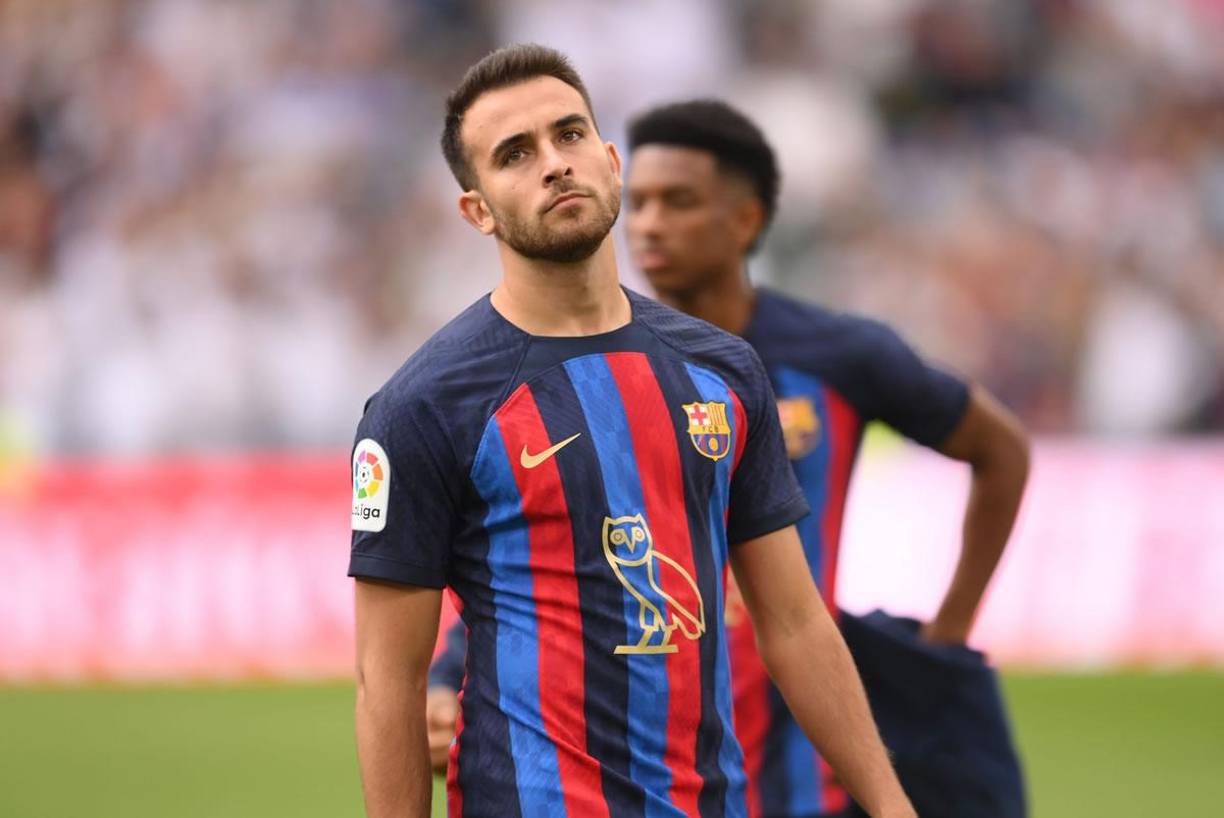 Eric García tiene un pie fuera del FC Barcelona. El club catalán sigue centrado en liberar masa salarial y espacio en la plantilla y parece que el defensa podría abandonar el equipo en este mercado de verano. Según el diario AS, el Barça lo considera transferible y estaría dispuesto a aceptar una oferta en torno a los 10 millones de euros. Se ha especulado sobre un posible interés del Inter de Milán en el jugador.
