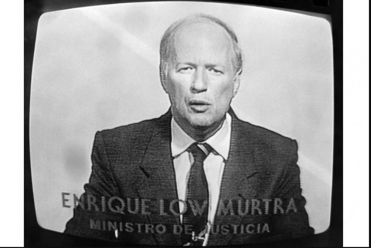 Pese a la lealtad mostrada a Pablo Escobar, su relación con el capo del narcotráfico llegó a su fin cuando coordinó una operación para asesinar a Enrique Low Murtra, ex ministro de Justicia de Colombia.