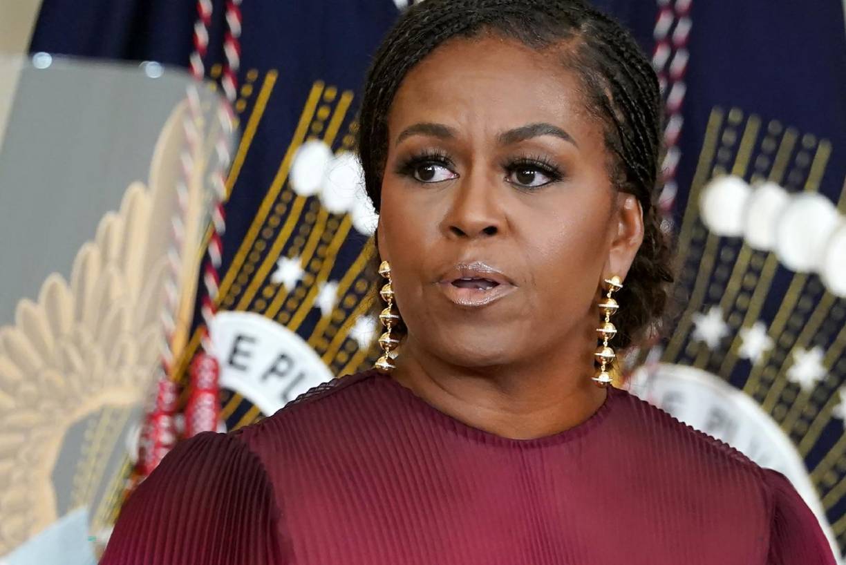 Tras la sorpresiva renuncia del presidente Joe Biden a su candidatura a la reelección, el nombre de la exprimera dama se convirtió en tendencia en redes sociales como una de las favoritas para sustituirlo.