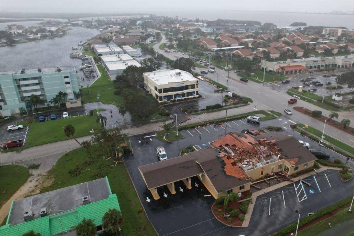 Los tornados se produjeron como parte de las bandas externas del huracán Milton, que ingresó a Florida como un huracán de categoría 3, dejando además a más de 3,4 millones de personas sin electricidad en el estado.