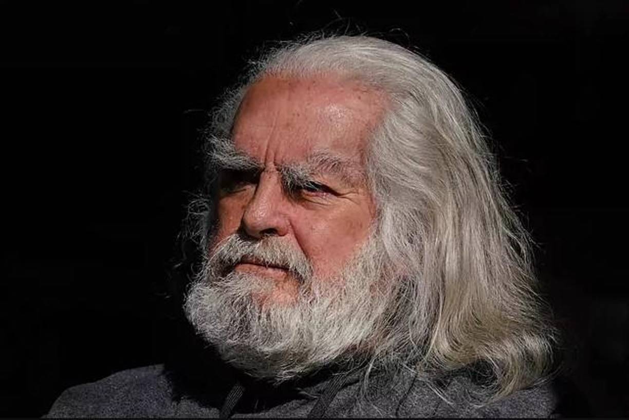 En el año 2000, Antonio predijo la victoria de Vicente Fox en las elecciones presidenciales de México. Desde pequeño, desarrolló sus habilidades como astrólogo, tarotista y vidente. 