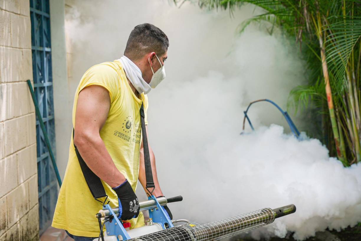 Los presos en fase de confianza se han unido a los operativos de fumigación.