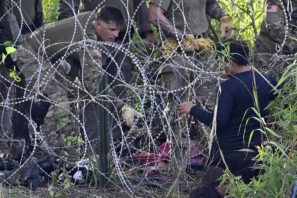Este miércoles, los primeros militares enviados por Abbott ya comenzaron a cercar la frontera. Otros cientos más fueron desplegados en los puertos de entrada.