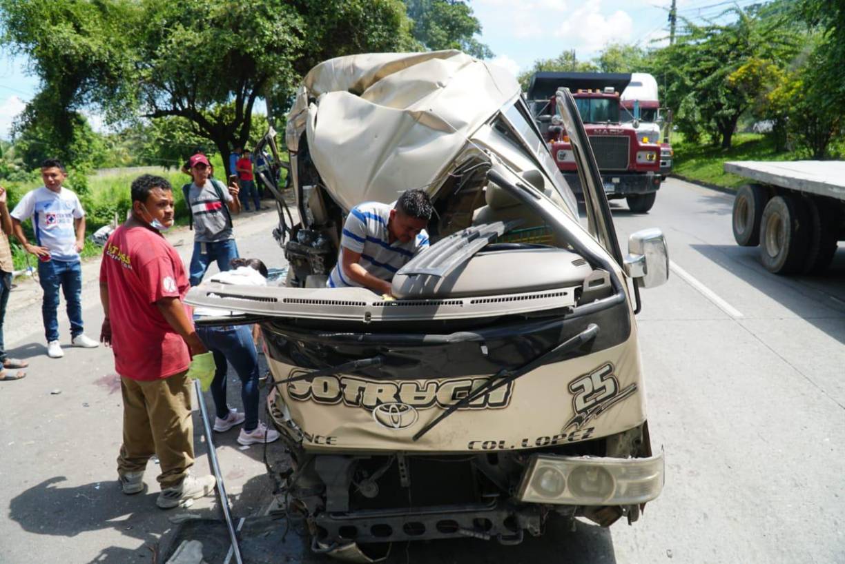 “Él venía por la izquierda y yo por mi derecha, pero cuando él mira (el obstáculo en la calle) se me mete a mí y yo me lo quise quitar por la calzada negra y se me volvió a meter más acá, entonces fue cuando yo choqué”, manifestó Hernández.