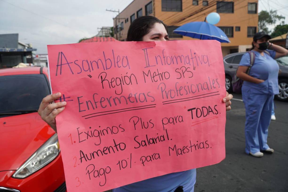 En tanto, solicitan a las autoridades el pago del 10% para las maestrías. 